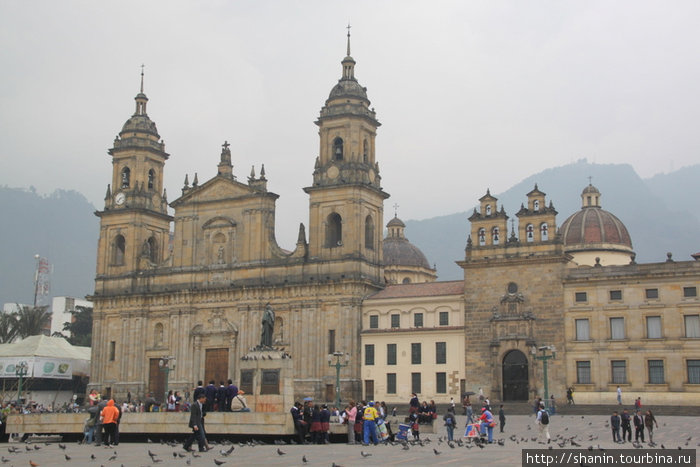 Кафедральный собор на площади Симона Боливара в Боготе Богота, Колумбия