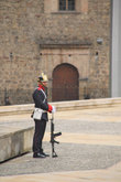 Охранник на территории Президентского дворца