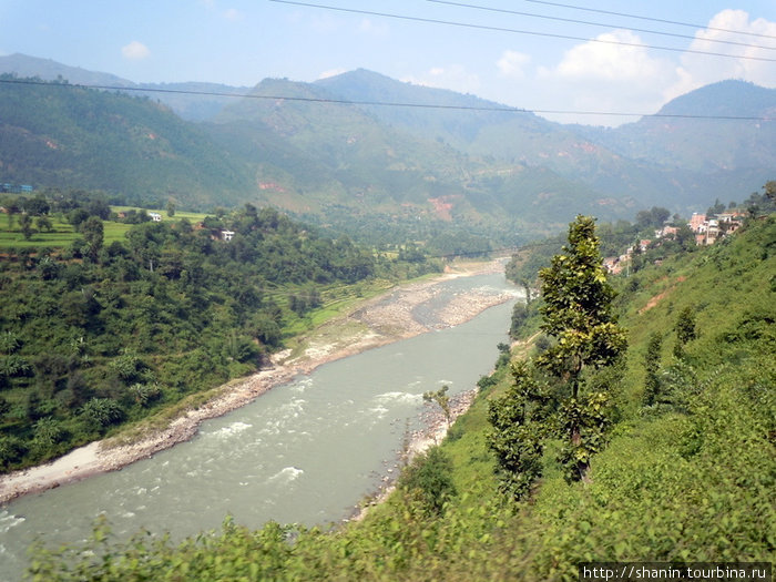 Река Багмати проходит через всю долину Катманду Зона Багмати, Непал