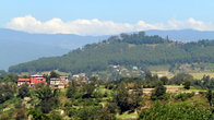 Вид на холм, на котором стоит храм Чангу Нараян