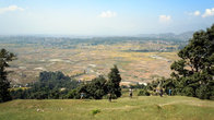 Увидеть большую часть долины Катманду можно с холма, на котром стоит старейший индуистский храм долины — чангу Нараян