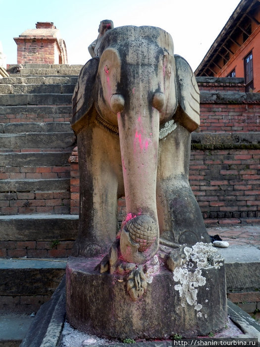 Каменный слон Бхактапур, Непал