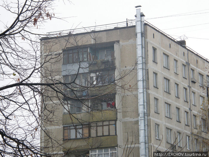 Окна дома, где жил Ободзинский (последний этаж, справа или слева, я не знаю). Москва, Россия