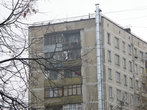 Окна дома, где жил Ободзинский (последний этаж, справа или слева, я не знаю).