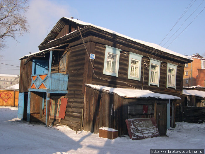 Но самое главное, чем известен Иркутск:
в 2006 году тут был создан ДОМ ДЛЯ ВСЕХ
(арендована на 4 месяца эта изба), Иркутск, Россия