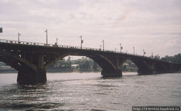 крупнейший в мире памятник В.И.Ленину
(не смейтесь: на мосту написано, что этот мост
является памятником Владимиру Ильичу); Иркутск, Россия