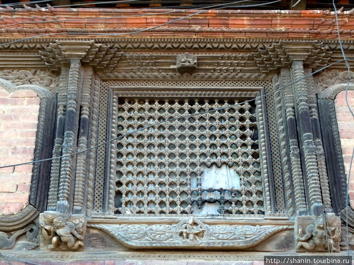 Деревянная решетка на окне Бхактапур, Непал