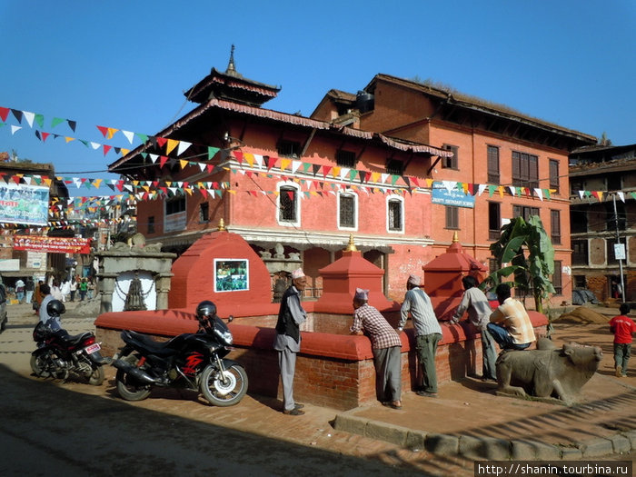 На площади Бхактапур, Непал