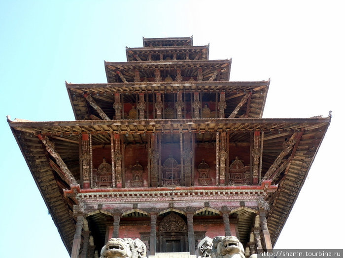 Пятиярусная крыша храма Ньятапола Бхактапур, Непал