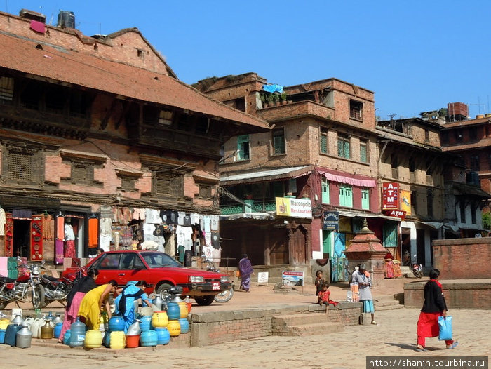 у храма Ньятапола Бхактапур, Непал