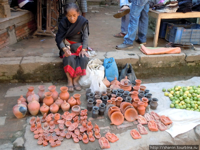 Торговка горшками Бхактапур, Непал