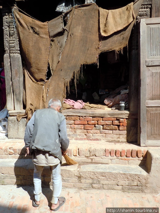 Мешковина вместо дверей Бхактапур, Непал