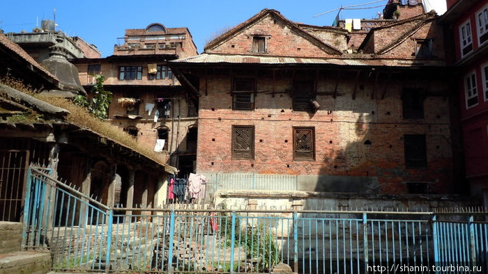 Во дворе старого дома Бхактапур, Непал