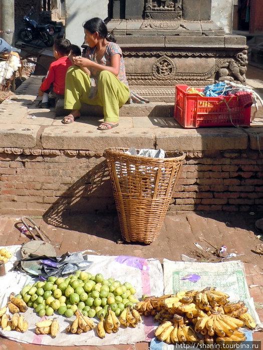 Торговка овощами Бхактапур, Непал