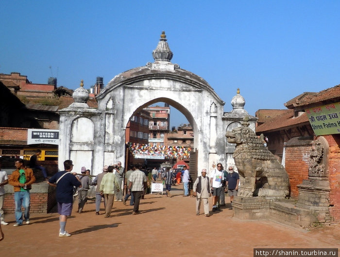 Ворота площади Дурбар в Бхактапуре