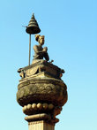 Статуя короля Бхупатиндра Малла