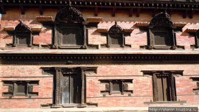 Фасад дворца 55 окон Бхактапур, Непал