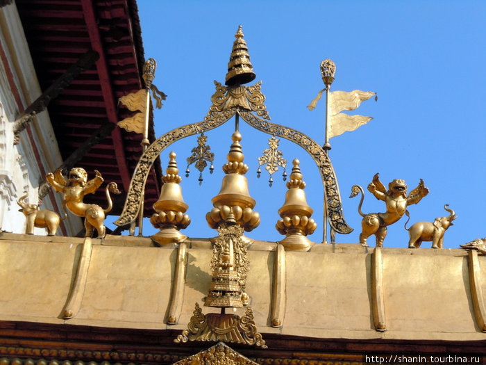 На Золотых воротах Бхактапур, Непал