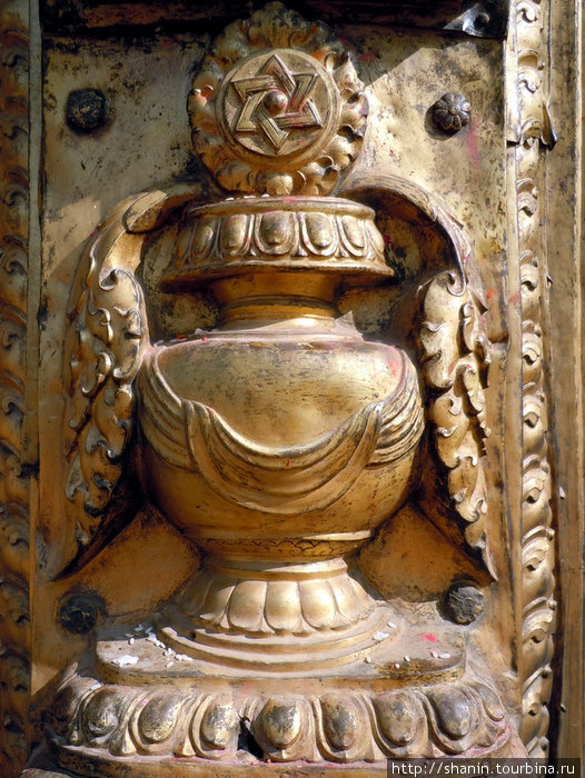 Ваза на Золотых воротах Бхактапур, Непал
