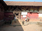 Индуистсктий храм во втором внутреннем дворе — вход строго только для индуистов