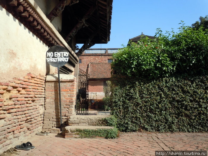 Вход в следующий двор запрещен Бхактапур, Непал