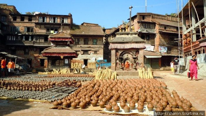На площади горшечников Бхактапур, Непал