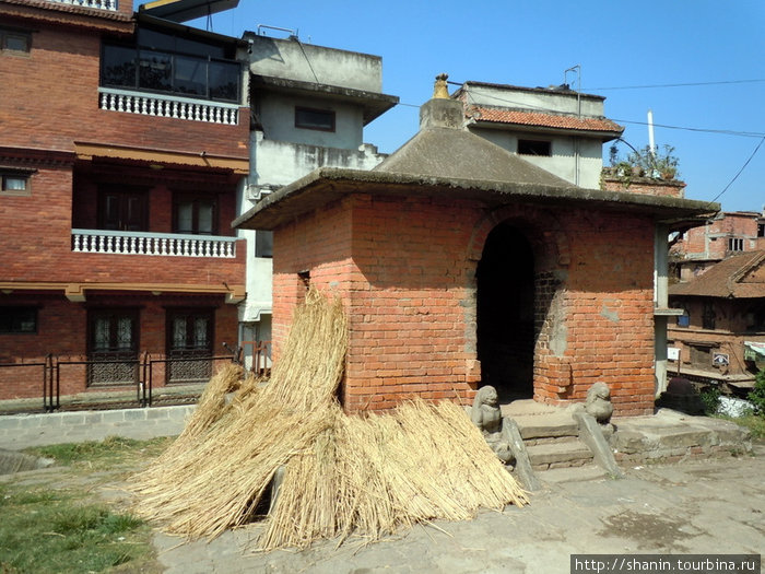 Храм с соломой Бхактапур, Непал