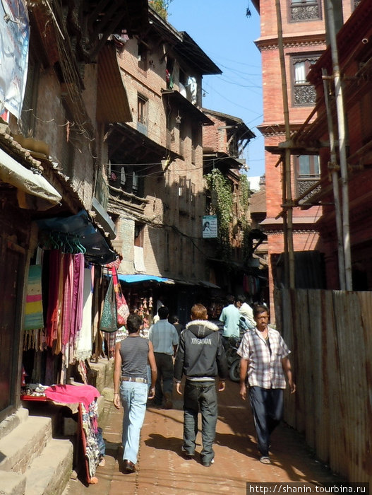 Улица у площади горшечников Бхактапур, Непал