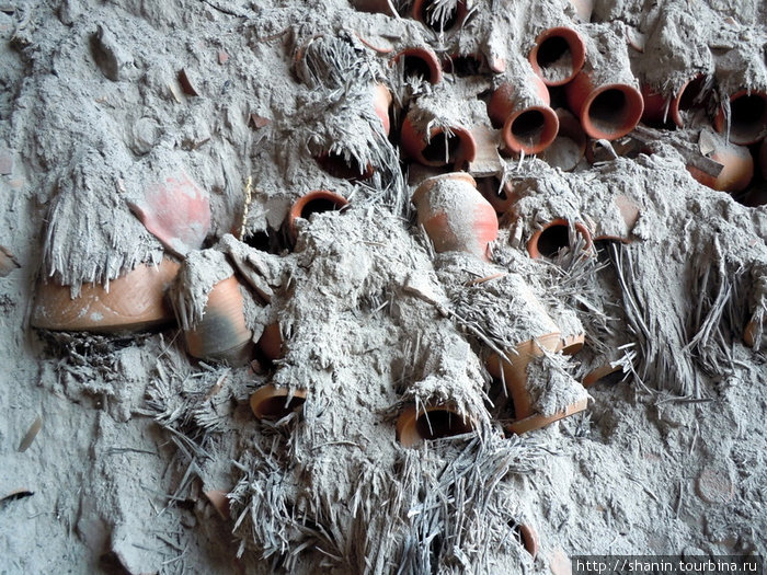 От соломы остался только пепел, значит горшки готовы к употреблению Бхактапур, Непал