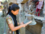 Идет активная уборка в храме Чангу Нараян