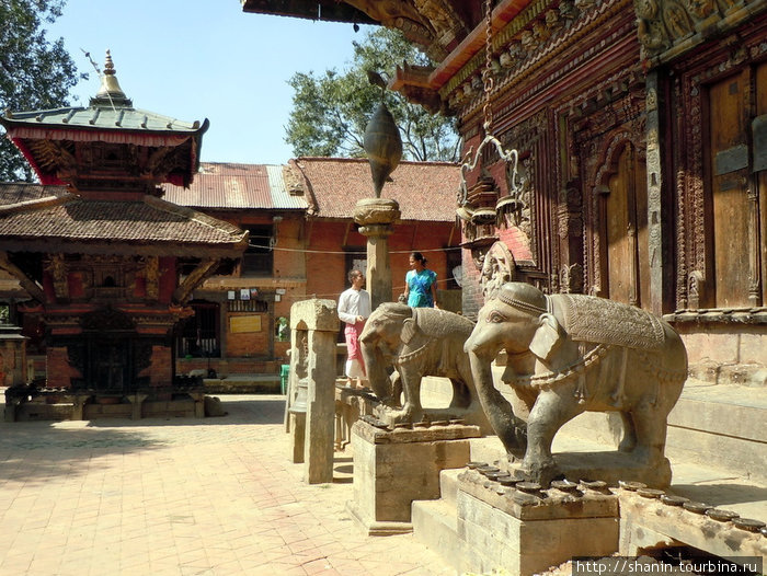 Храм Вишну Чангу-Нароян, Непал