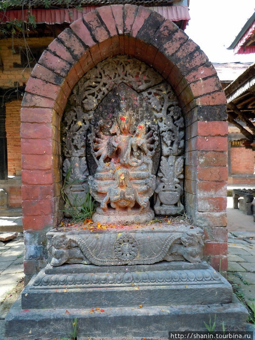 Храм Вишну Чангу-Нароян, Непал