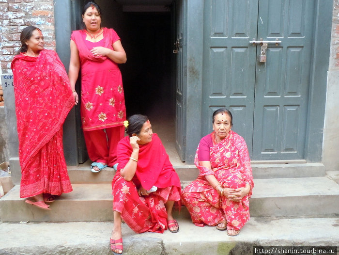На пороге своего дома Киртипур, Непал