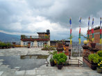 На территории тибетского монастыря в Киртипуре