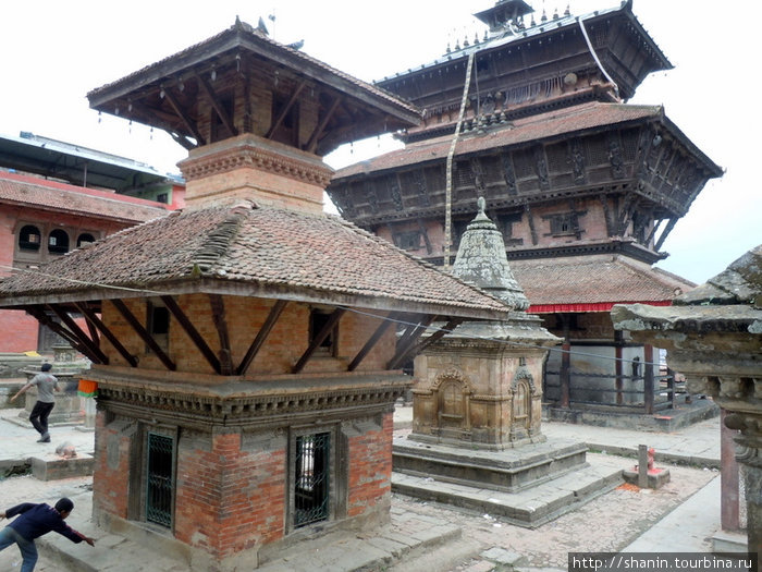Две пагоды и ступа Киртипур, Непал