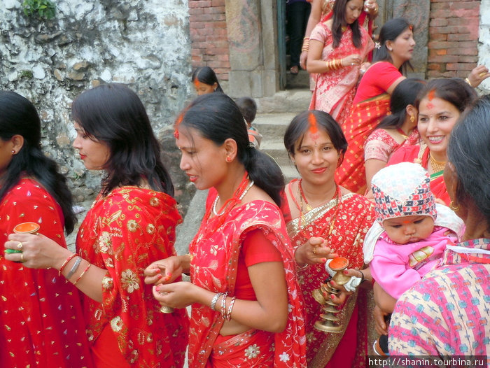 Торжественная процессия во время праздника дасаин в Киртипуре Киртипур, Непал