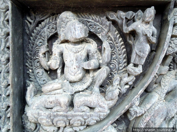 Фрагмент украшений храма Ума-Махешвар в Киртипуре Киртипур, Непал