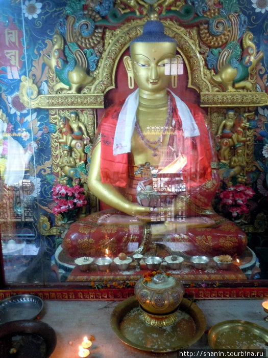 Будда в Золотом храме в Патане Патан (Лалитпур), Непал