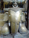 Медный слон в Золотом храме в Патане