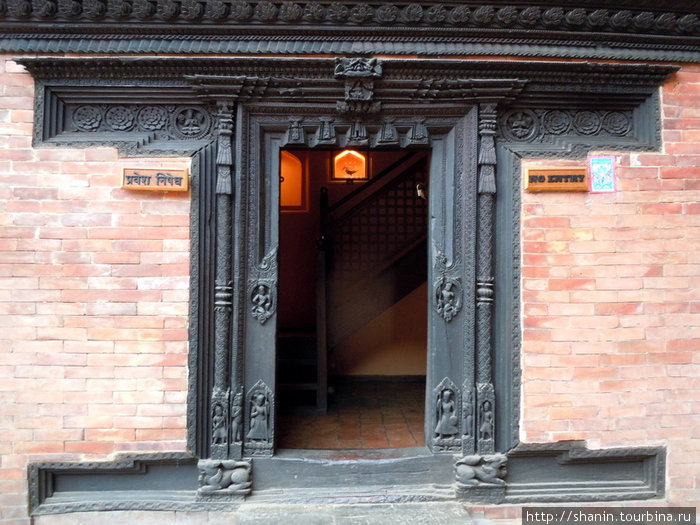 Вход в музей Патан (Лалитпур), Непал