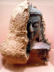 Так — в глине — отливают статуи Будды