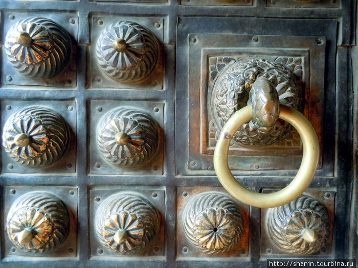 Входная дверь Патанского музея Патан (Лалитпур), Непал