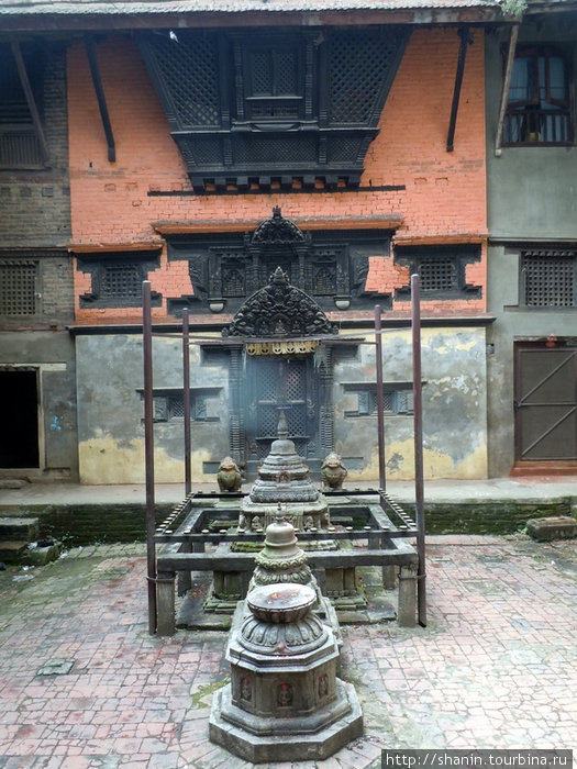 Ступа во внутреннем дворе Патан (Лалитпур), Непал