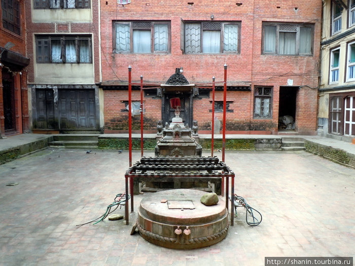 Во внутреннем дворе пусто и чисто Патан (Лалитпур), Непал