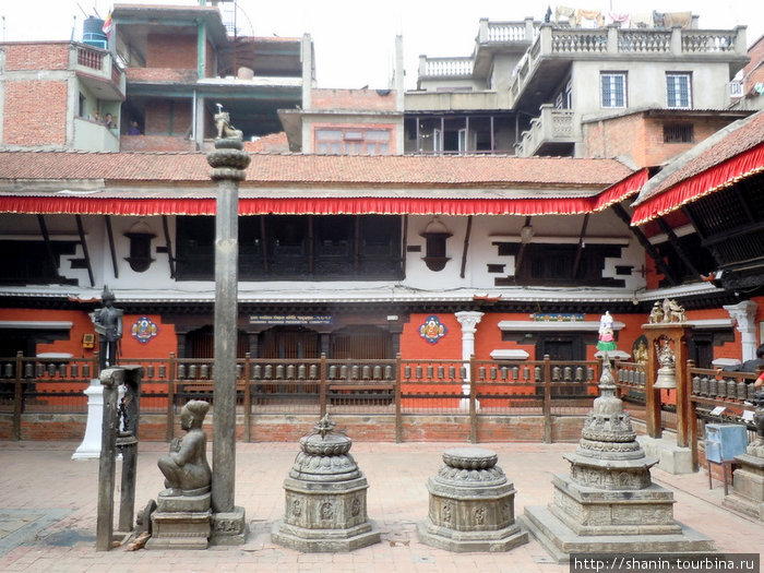 Внутренний двор в храме Рудварна Махавихар Патан (Лалитпур), Непал