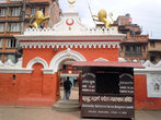 Ворота Рудварна Махавихар в Патане — вид изнутри