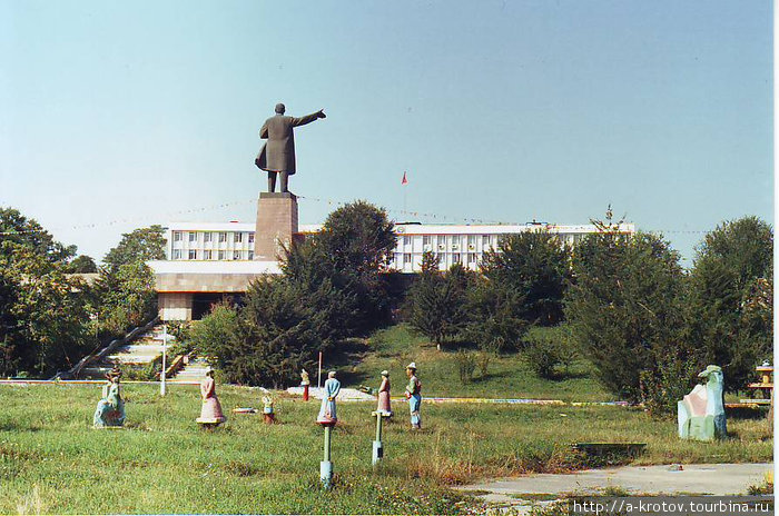 Вождь В.И.Ленин до сих пор почитаем Ош, Киргизия