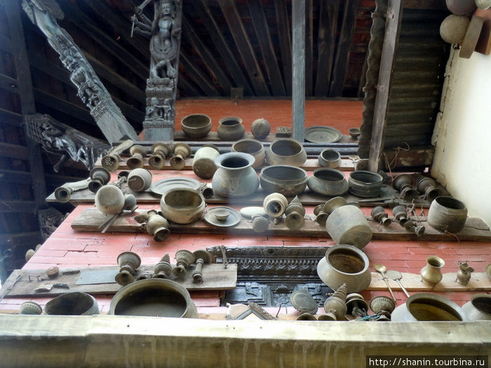 Груда старой посуды Киртипур, Непал