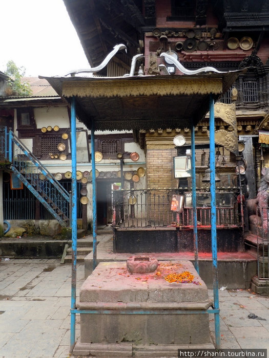 Груда старой посуды Киртипур, Непал