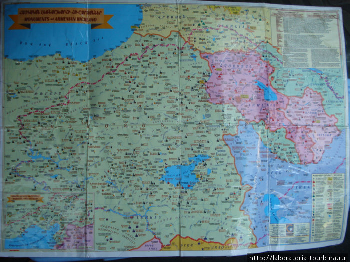 Розовой пунктирной линией отмечены прежние границы Армении. Сейчас Армения составляет только 1/10 часть от той древней Армении. Армения